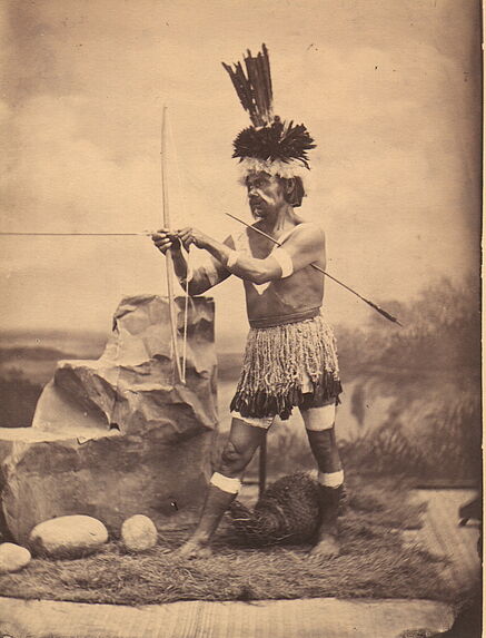 Indien chumash avec arc et flèches [Portrait de Rafael Solaris]