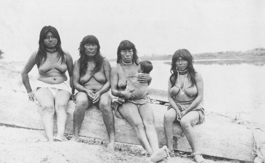 Femmes Chamococo, près du fleuve Paraguay