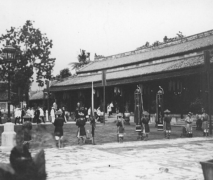 Cour de la Porte Dorée du Palais Royal