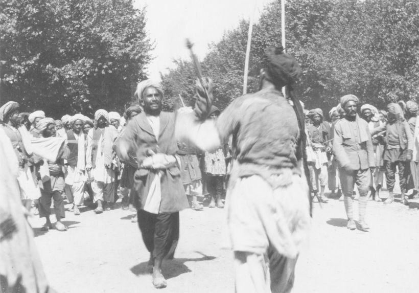 Guerriers exécutant une danse