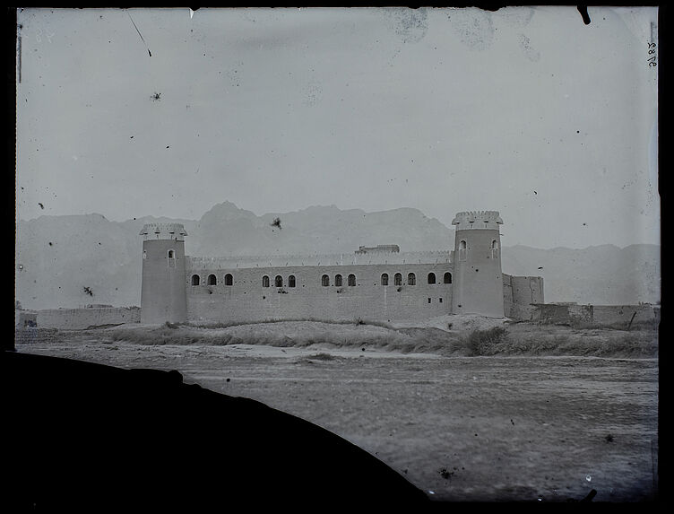 Le chateau fort du Khan (route de Firouzabad)
