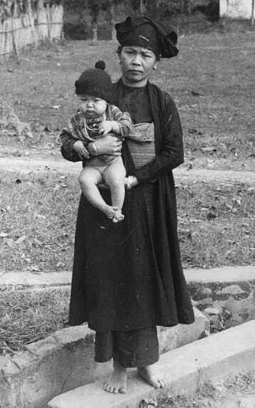 Femme et enfant Muong