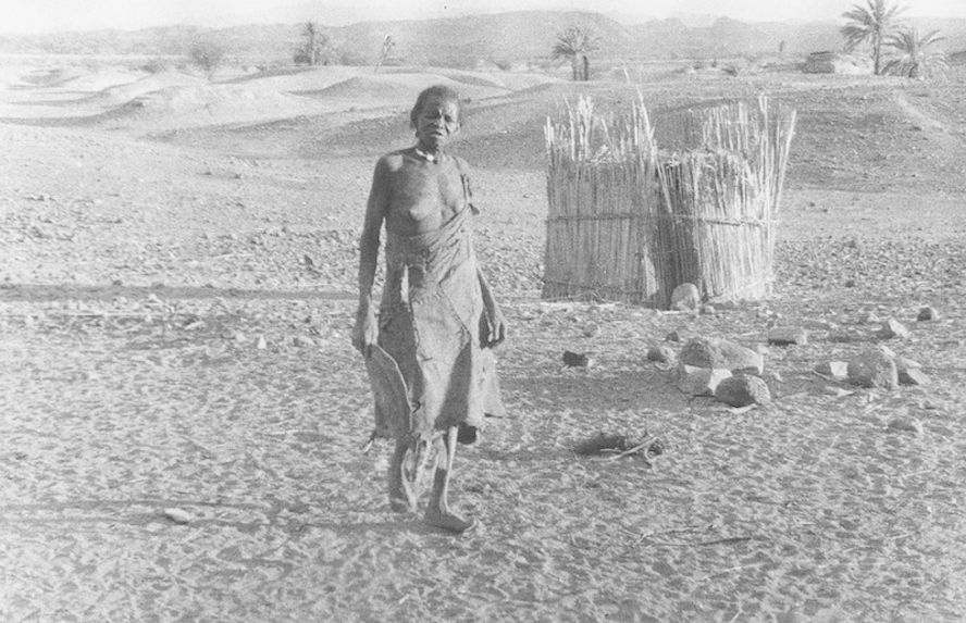 Femme esclave avec son vêtement de cuir