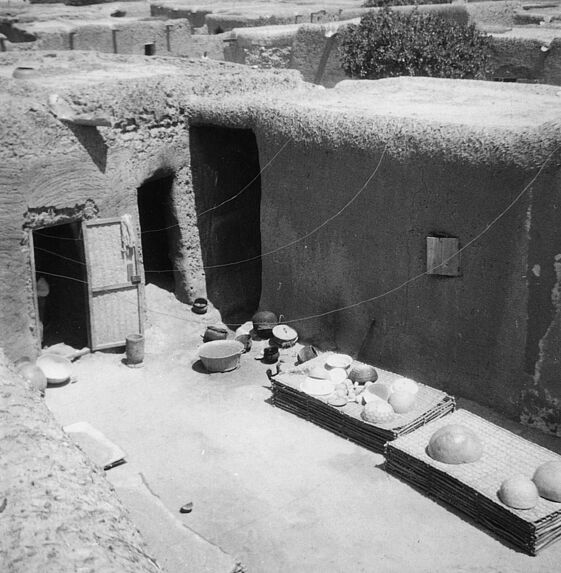 Cour de l'habitation des femmes du chef Somono