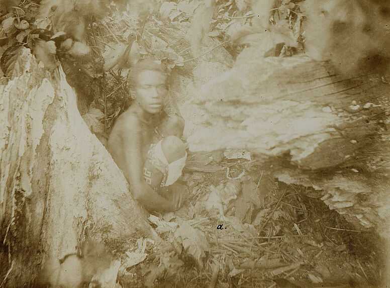 Femme mélanésienne accouchée