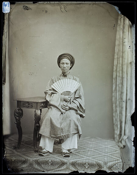 Ambassade Cochinchinoise à Paris- 1863 [Portrait de face d'un homme assis sur une chaise]