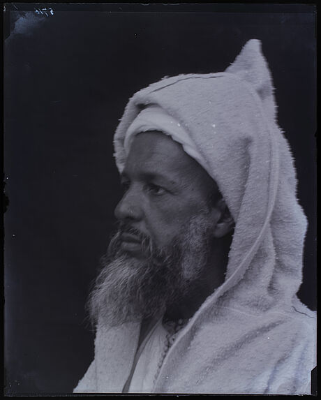 Type du Maroc [portrait d'un homme]