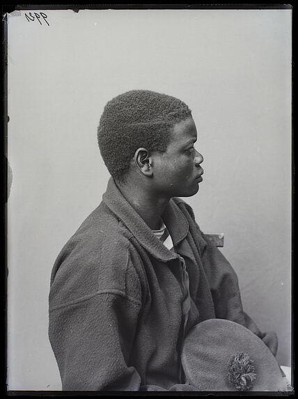 Gabonais [Portrait d'un homme]