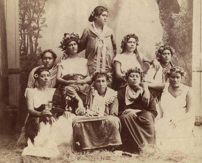 Groupe de jeunes Tahitiennes