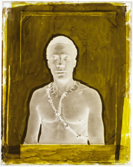 Suriname [Portrait de face, en buste, d'un homme]