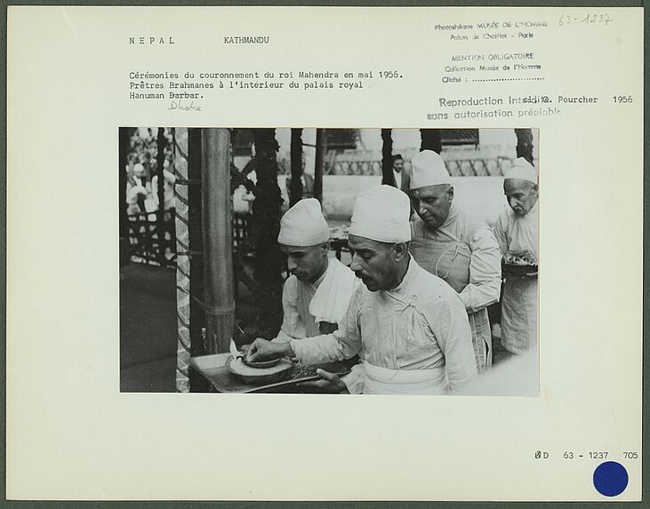 Cérémonies du couronnement du roi Mahendra en 1956