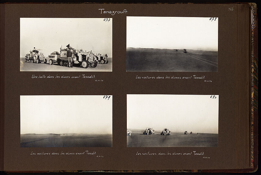 Les voitures dans les dunes avant Tessalit