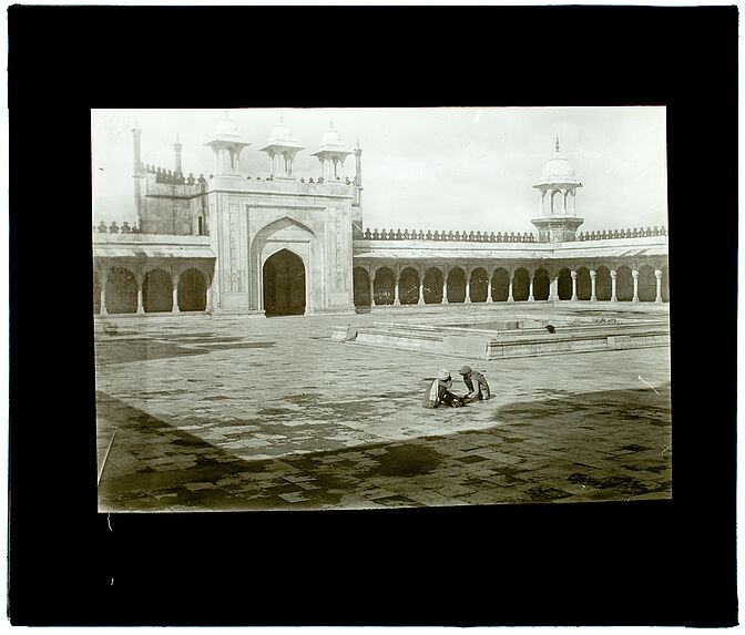Agra. Galerie et porte d'entrée. Mosquée Perle
