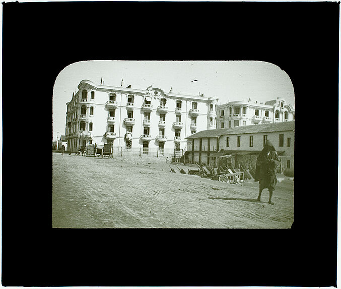 Tunis moderne. Maison moderne sur le lac