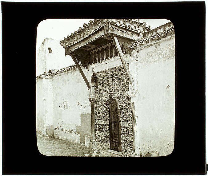 Tlemcen: entrée de la Koubba de Sidi-bou-Médine