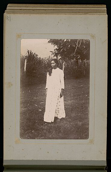 Jeune fille tahitienne de Paea