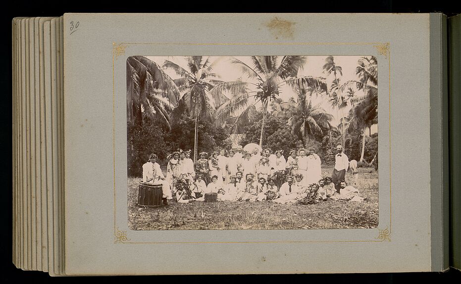 Groupe de Tahitiens (avec tambours)