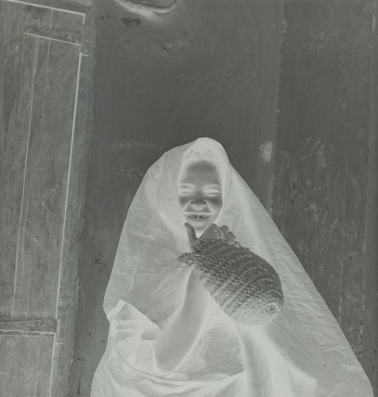 Maroc, Taroudant, Mokhazni [portrait d'une femme]