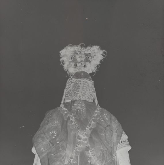Costume de jeune mariée de Karagalag