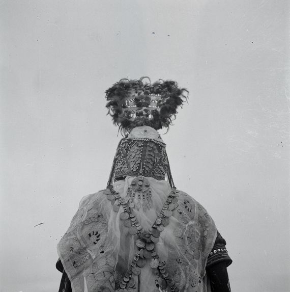 Costume de jeune mariée de Karagalag