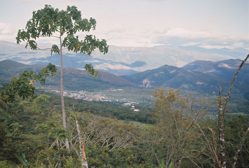 Higuerones. San Ignacio et série des environs de Marañon. Au-dessus de San Ignacio, vue de la ville