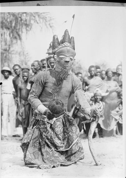 Un des masques de la danse Mbuya