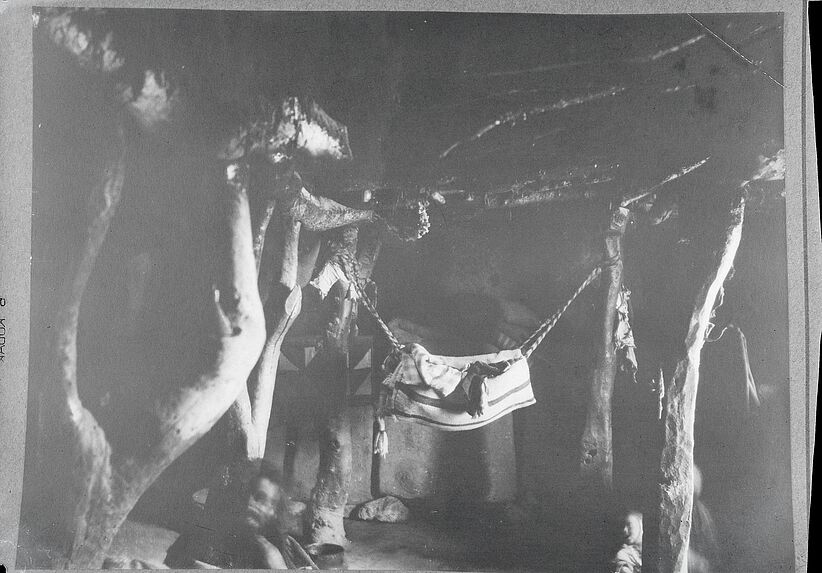 Berceau bédouin dans une maison de sédentaires