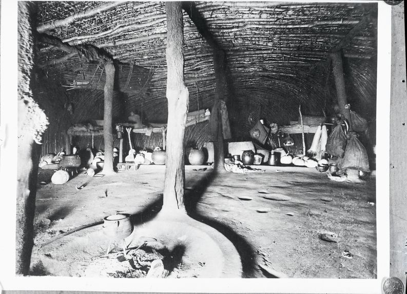 Intérieur d'une hutte zoulou