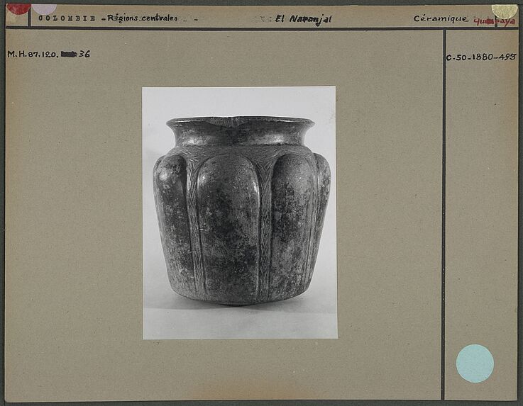 Vase quimbaya en céramique
