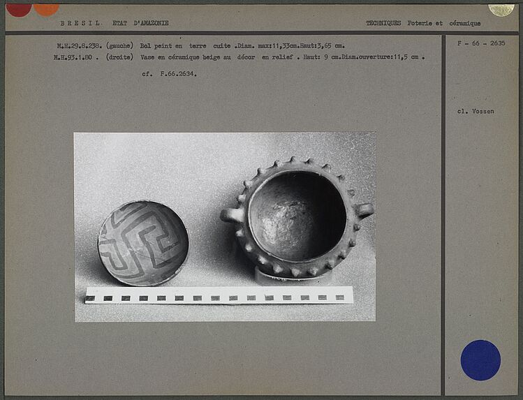 Bol et vase en céramique (face interne)