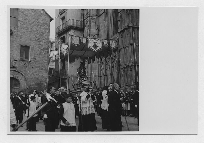 Cérémonie religieuse, procession autour de la cathédrale