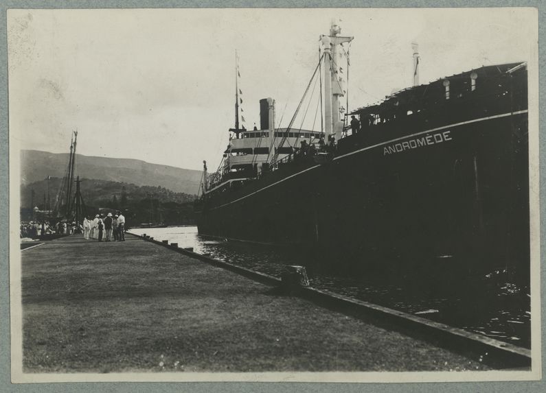 Etablissements français de l'Océanie. Les quais de Papeete