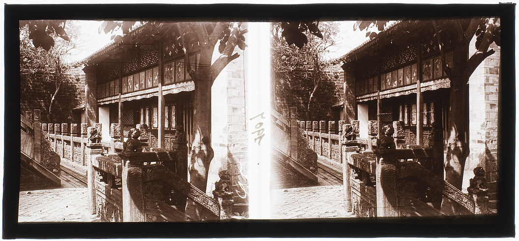 Yunnanfou : pagode du cuivre, dans la cour intérieure