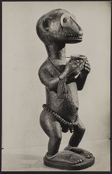 Institut français d'Afrique noire, Musée d'Abidjan, Côte d’Ivoire. Image d'une divinité inférieure à tête de chimpanzé