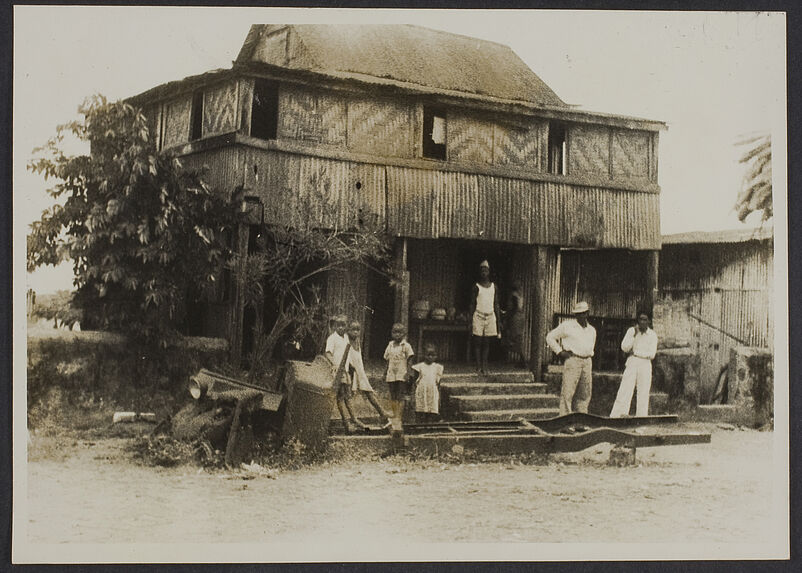 Mission IFAN Dekeyser-Holas au Libéria en 1948 [Construction à deux niveaux]