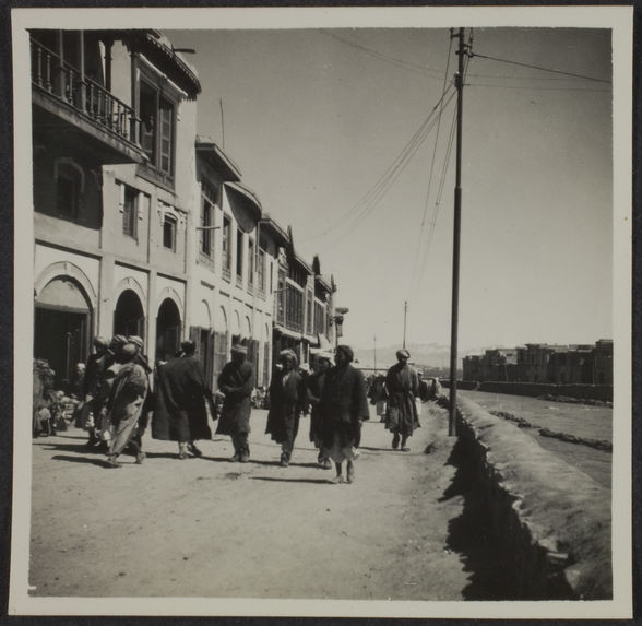 Kaboul. Boutiques au bord du Kabul