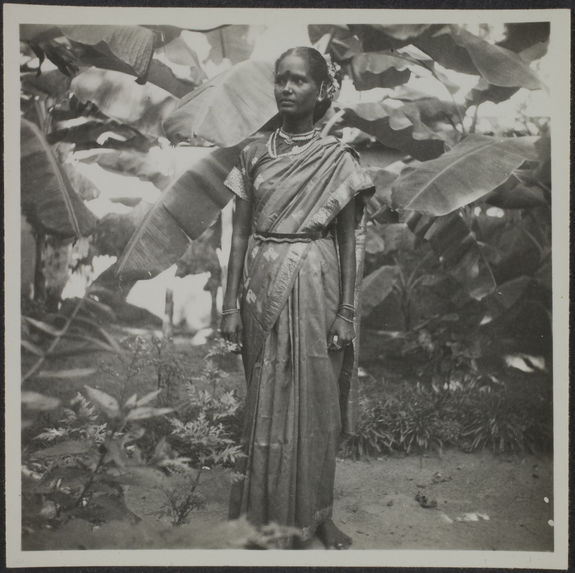 Pondichéry. Femme en sari avec ceinture