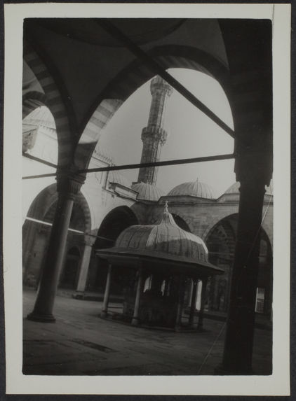 Istambul. Sehzade Cami (cour intérieure avec la fontaine)