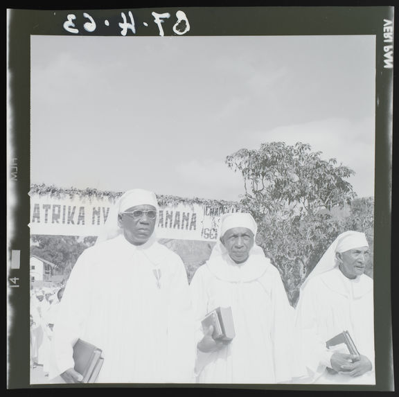 Sans titre [portrait de trois religieux]