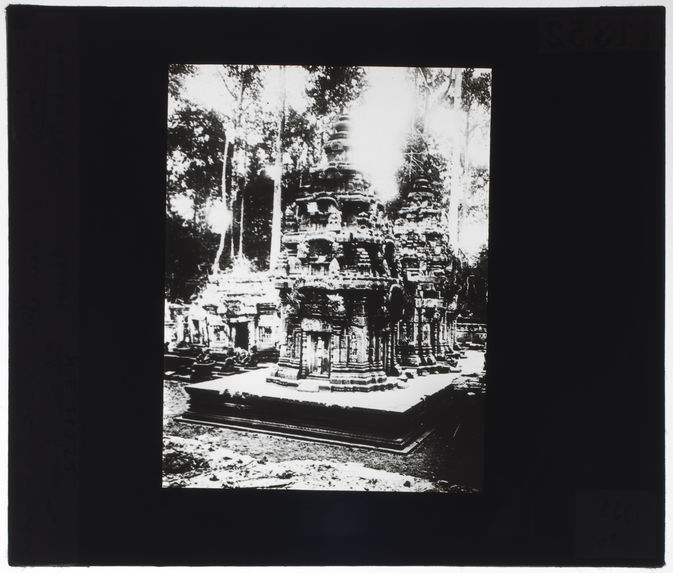Banteai Srei, sanctuaires reconstruits