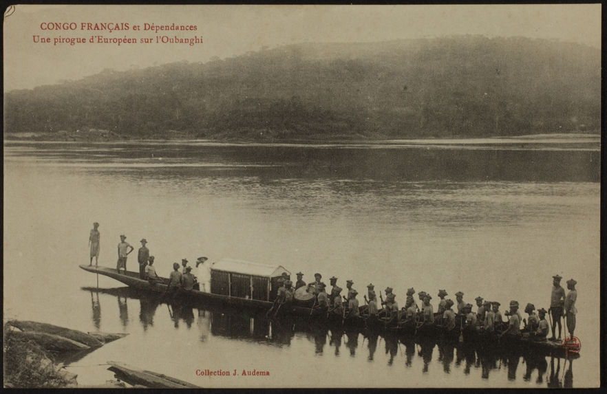 Une pirogue d'européen sur l'Oubanghi