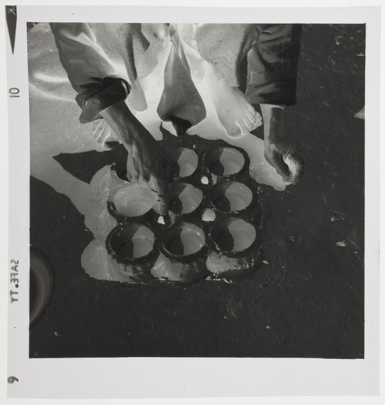 Fabrication des moules à beignets&quot;tavy-fanaova-mofo&quot