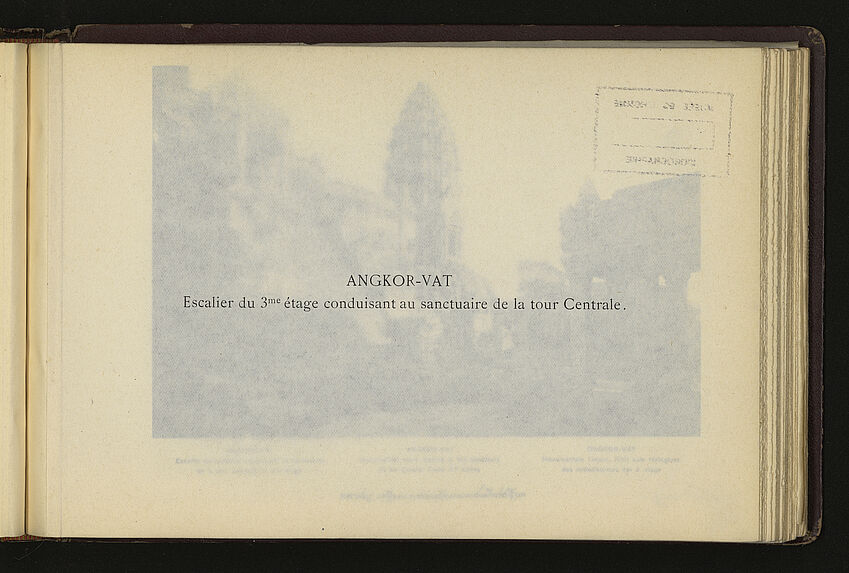 Angkor-Vat : escalier du troisième étage conduisant au sanctuaire de la Tour Centrale