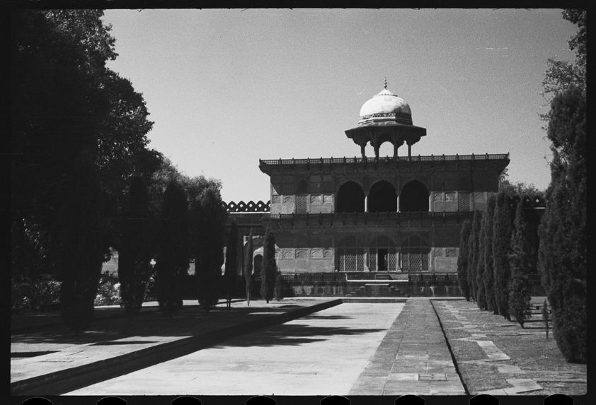 Pondichéry, Bain des Dieux. Agra [bande film de six vues]