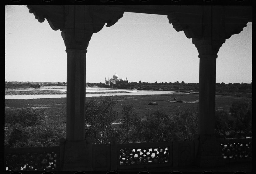 Pondichéry, Bain des Dieux. Agra [bande film de six vues]