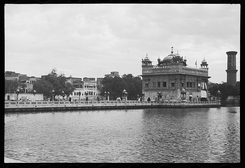 Agra 2ème visite. Delhi. Afghanistan (danses) [bande film de six vues]