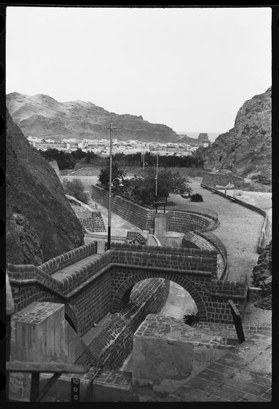 Retour de l'Inde vers l'Europe par le Strathmose. En mer, Aden, Port Soudan. Suez [bande film de six vues]