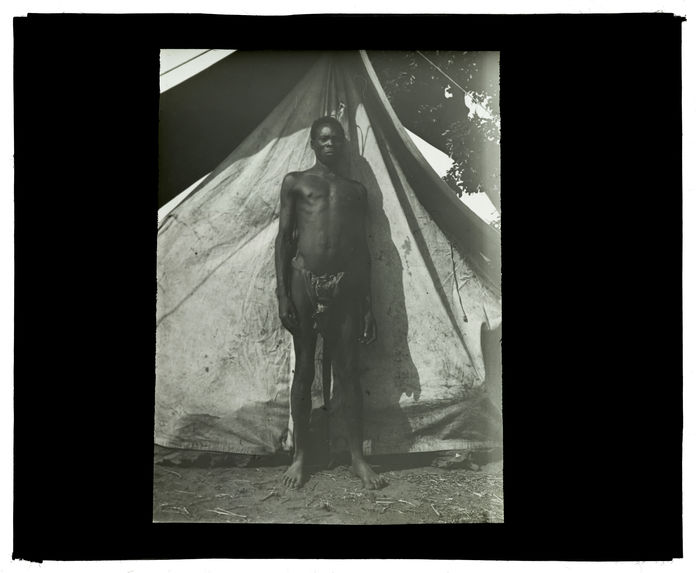 Type de Wamashi, confluent Luanginga-Mosuma, campement 12 octobre 1913 [homme, de face]