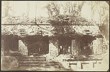 Palenque. Edifice au milieu du palais
