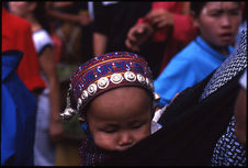 Bonnet de bébé au festival de Kaili